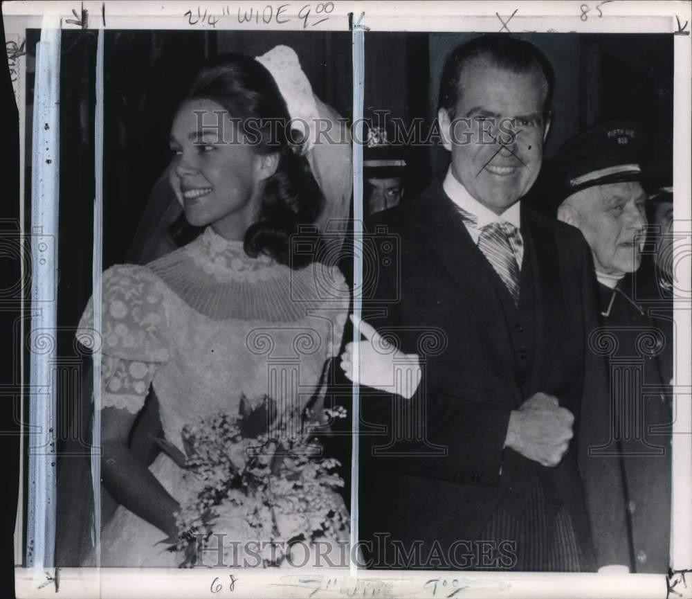 1968 Press Photo Julie Nixon on wedding gown with her father Richard in New York