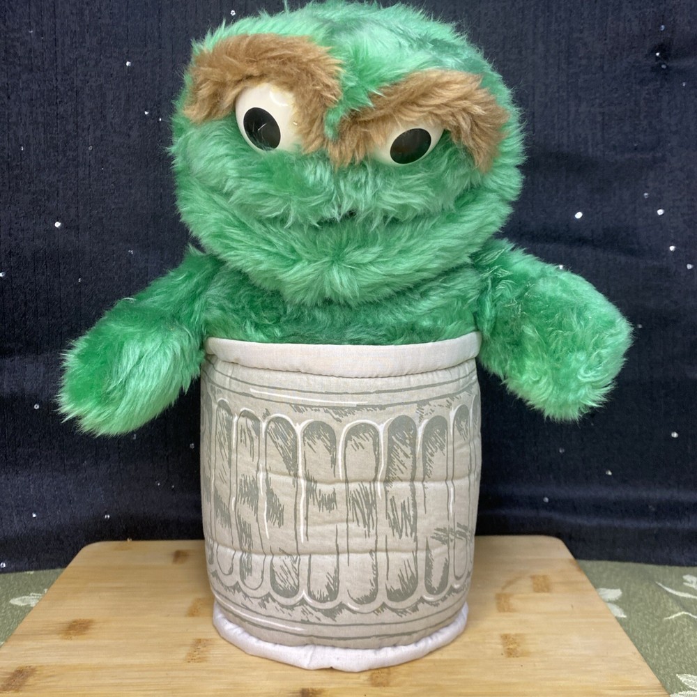 Vintage 1986 Sesame Street Workshop Oscar The Grouch Hand Puppet