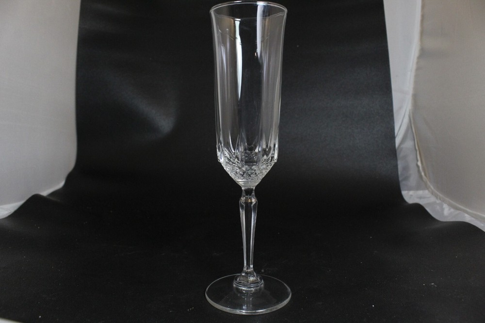 Elegant 8.5-inch Hexagonal Cut Crystal Champagne Flutes with Brilliant Stem