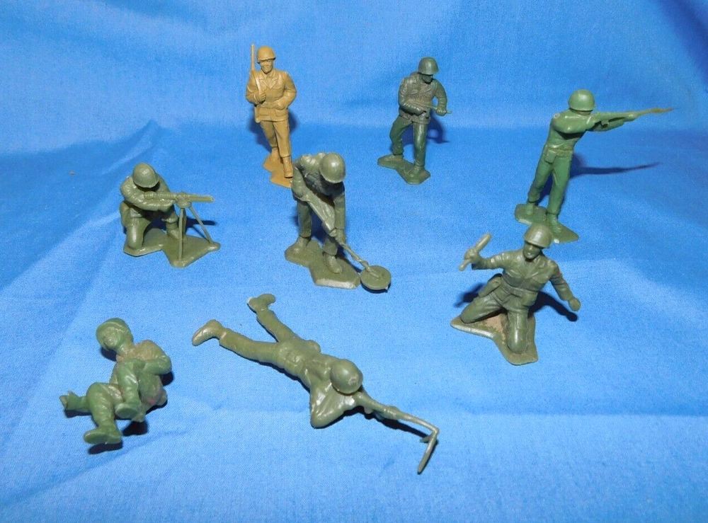 MARX VINTAGE  BATTLEGROUND GI'S 1963 1/32 SCALE 8 FIGS