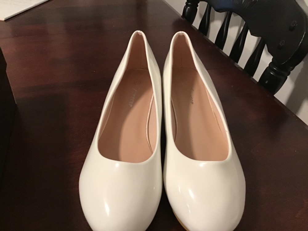Forever Olivia White Classic low heeled shoes size 7.5 womens