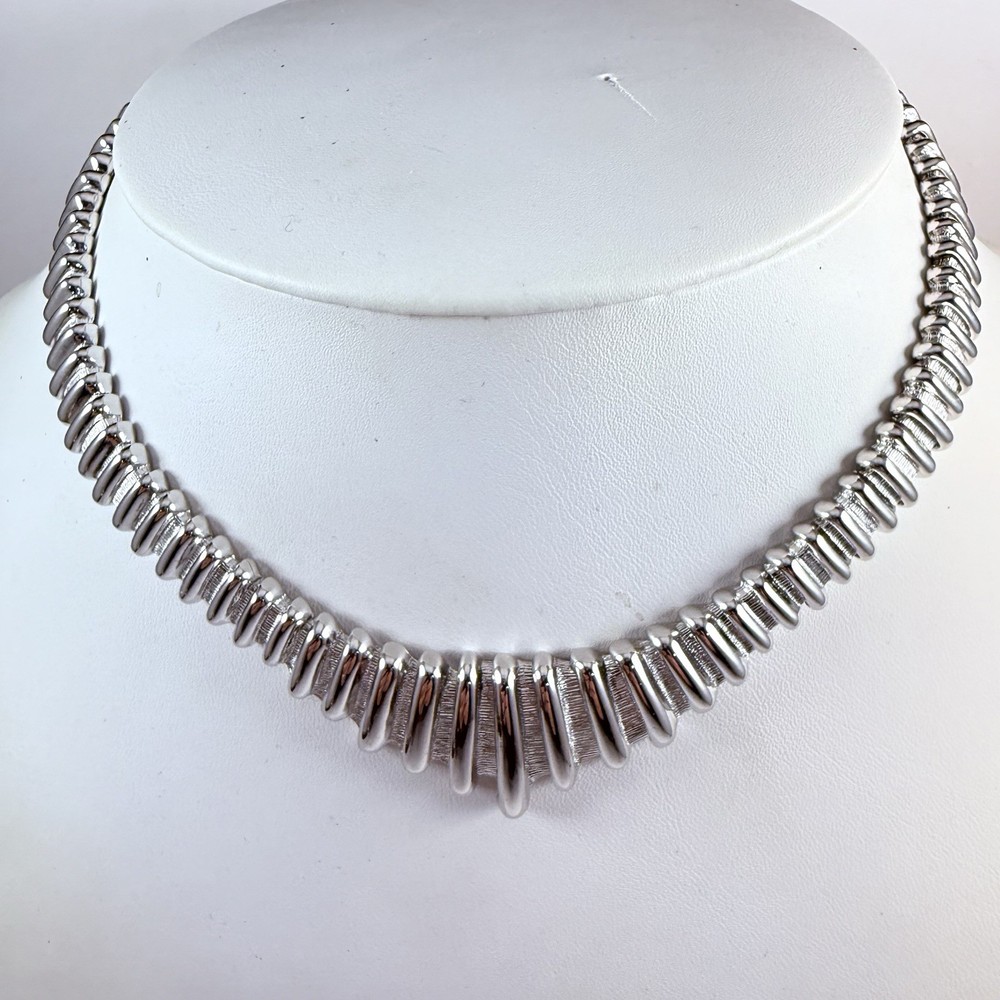 Vintage MONET Signed Brushed & Polished Silver Tone Necklace 16