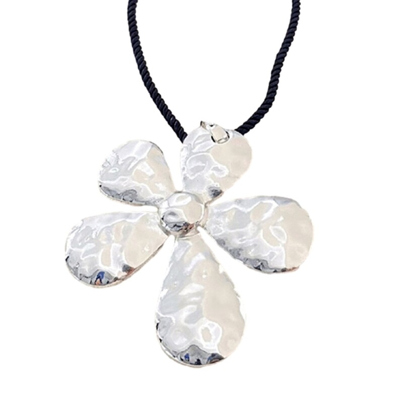 Adjustable Irregular Flower Choker Necklace for Women’s Jewelry Collection