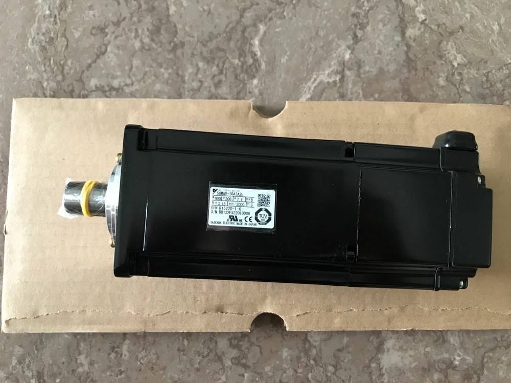 SGMAV-10A3A2C SERVO MOTOR SGMAV10A3A2C New In Box Expedited Shipping #A6-4