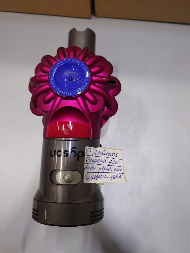 Dyson V7 Cordless Vacuum Used with Weak Battery No Box