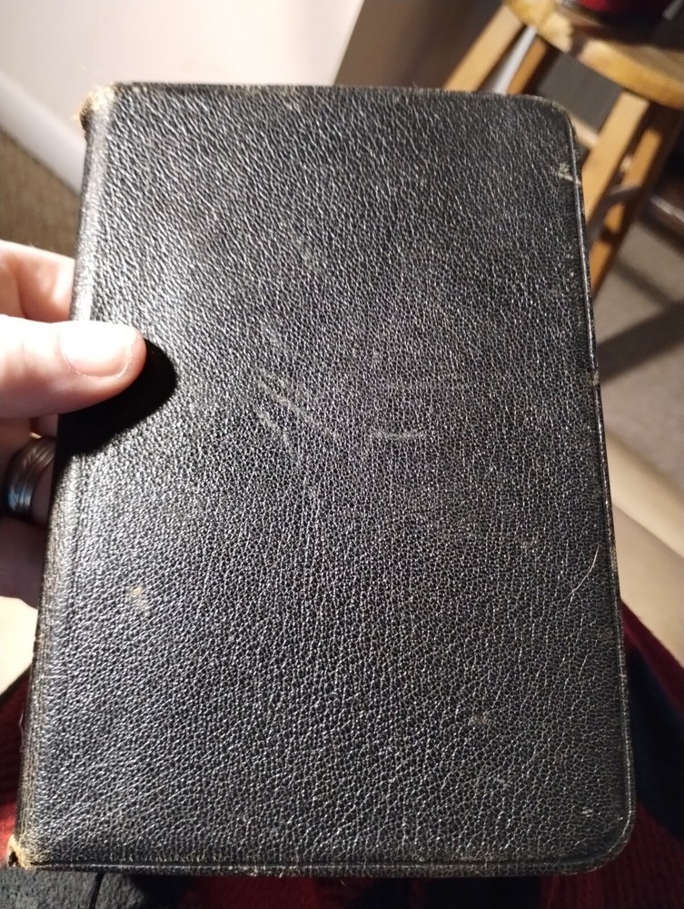 Vintage Oxford Press Self-Pronouncing Holy Bible. Black Leather. KJV  Gold Gilt