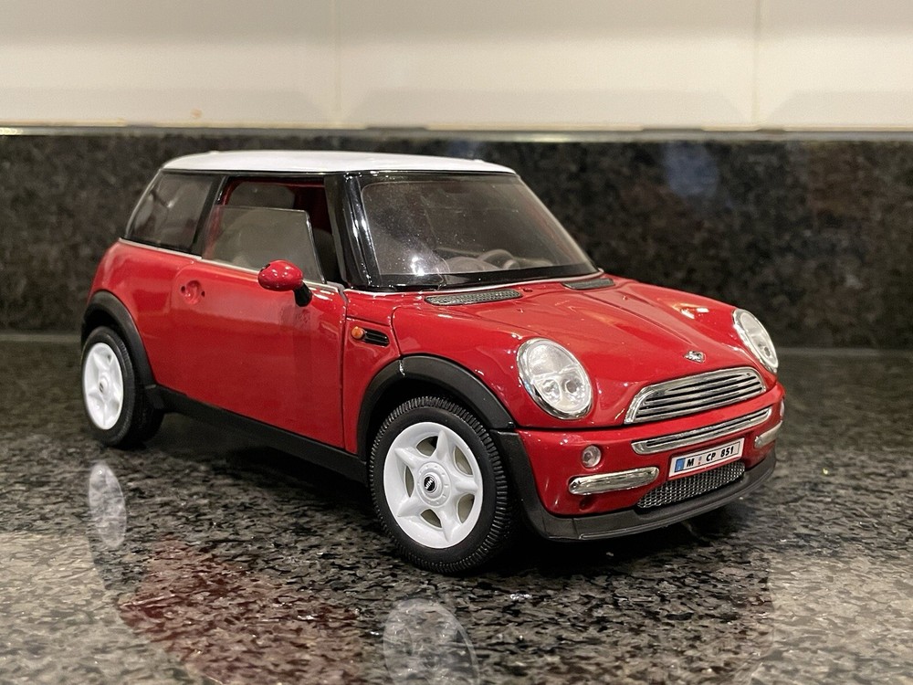 Welly 1/18 scale Diecast - Mini Cooper - Red/White - DIY KIT assembled
