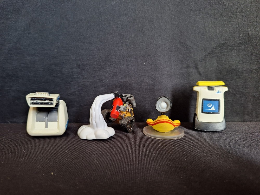 Disney Store Exclusive Wall-E PVC Figure Set with L-T Steward VAQ-M Pixar 2008