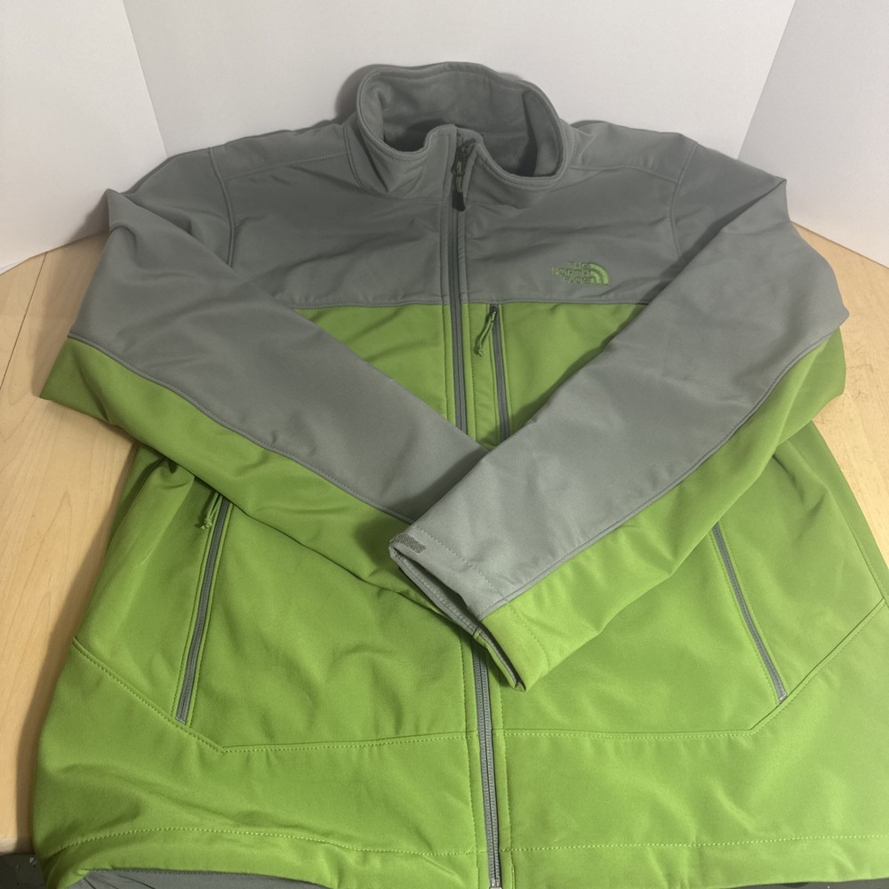 The North Face Men’s Jacket. Size L