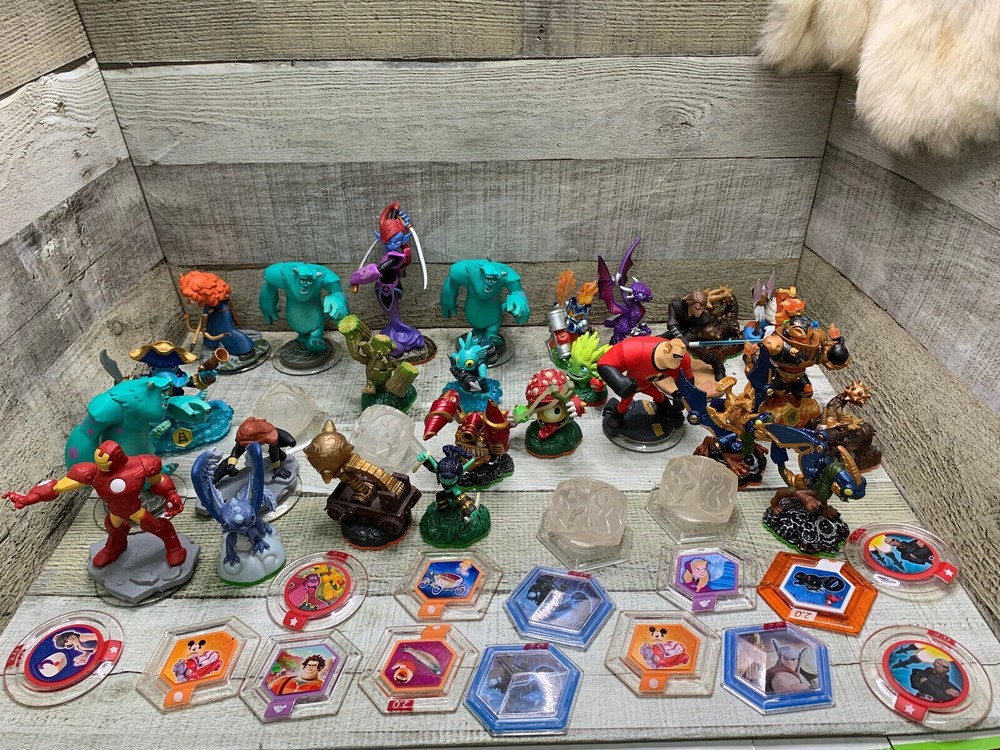 Large Lot of Skylanders And Disney Infinity Lot Untested 40+ Total See Pics