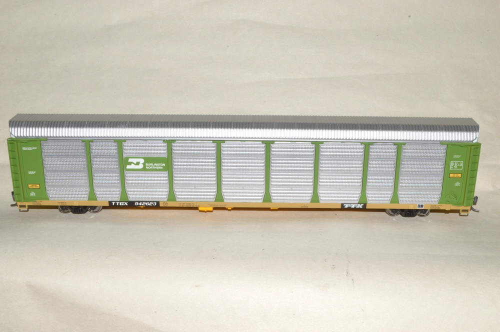 HO scale Walthers Burlington Northern 89' Thrall bi-level autorack car carrier