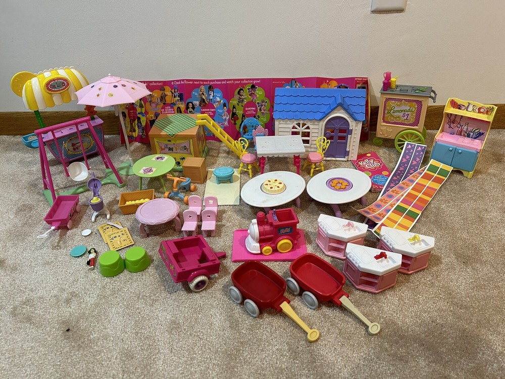 Barbie Kelly Lot Includes Lemonade Stand And Other Furniture And Accessories!