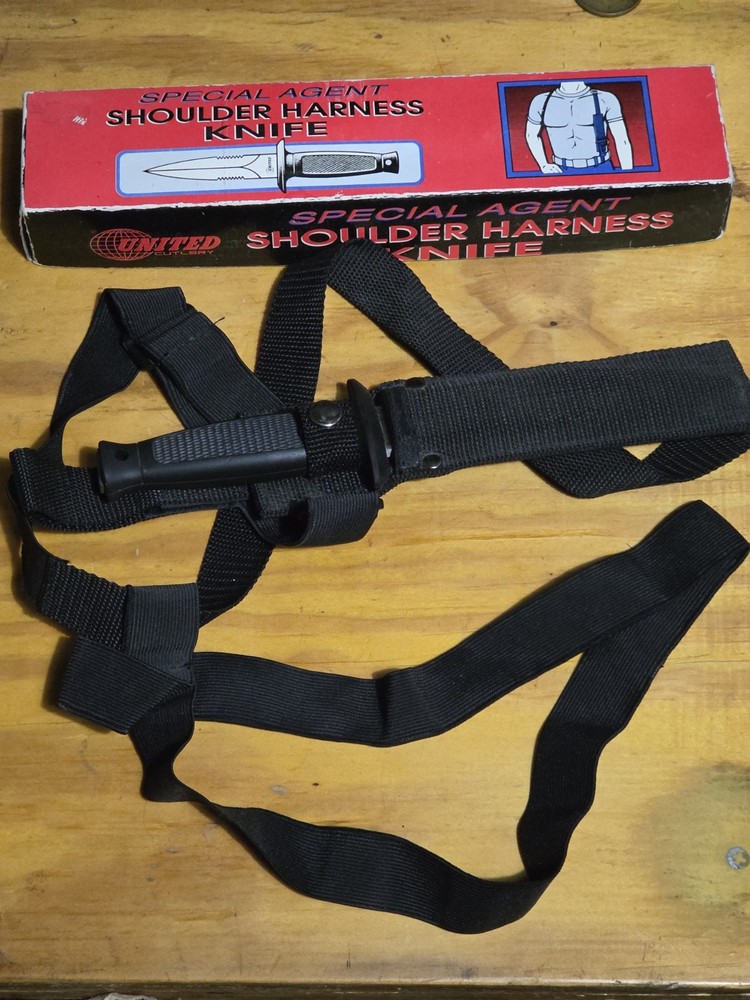 United Cutlery Sholder Harness Knife