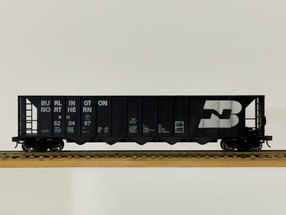 HO scale, Burlington Northern, Fast Discharge Gondola #BN 520497, Blk. Kadee Eq.