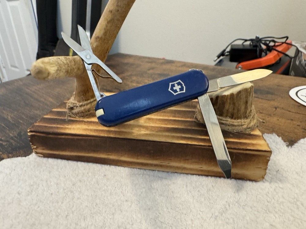 Victorinox Vintage Classic SD Blue Swiss Army Pocket Knife W/Advertising