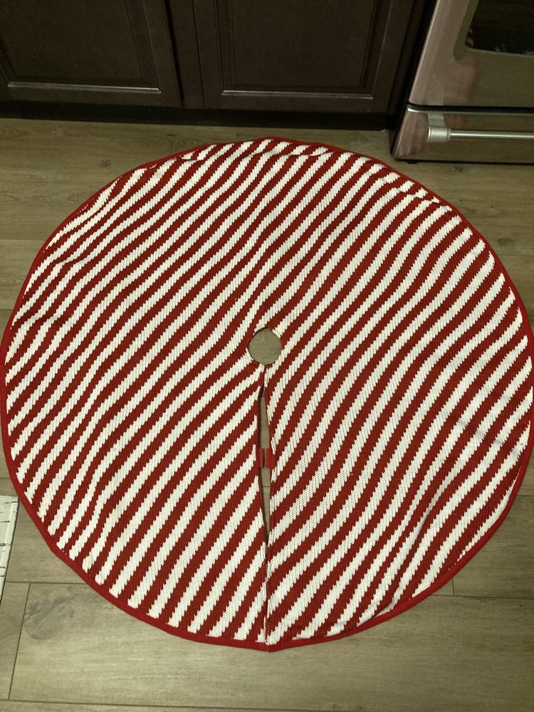 47-Inch Round Red and White Christmas Tree Skirt for Holiday Decor