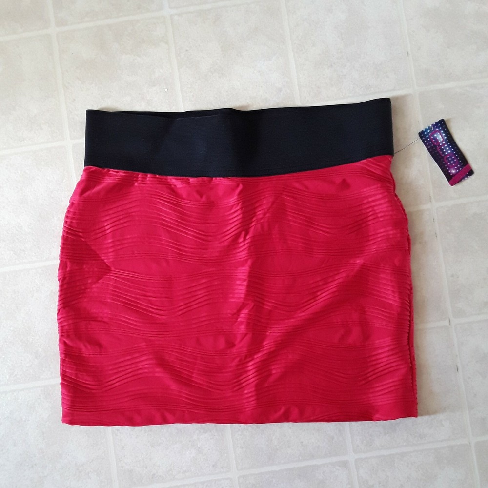 Glo Juniors Size L Red Black Mini Skirt Brand New