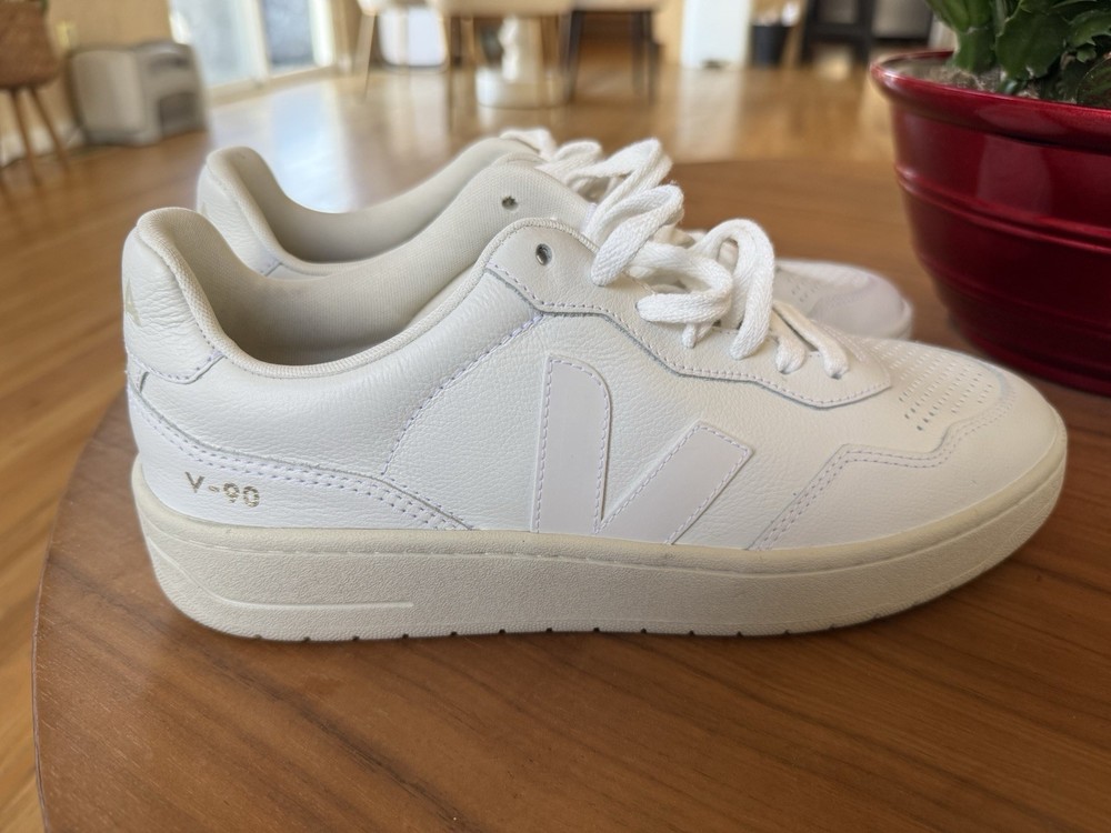 Veja V-90 Organic Leather White Sneaker Men’s US Size 9