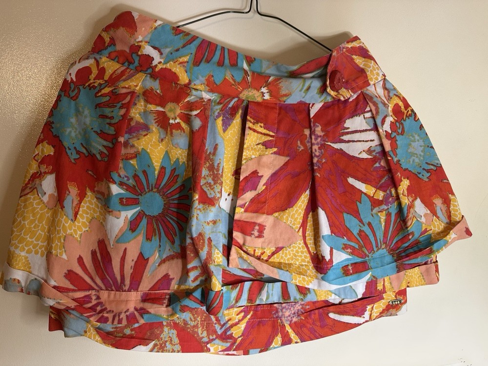 Vintage Hippie Bee Pleated A-Line Mini Skirt with Bright Floral Cotton Print