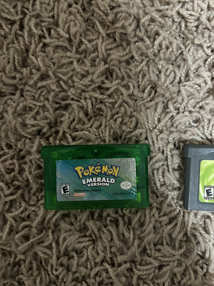 Pokemon Emerald - Nintendo Game Boy Advance