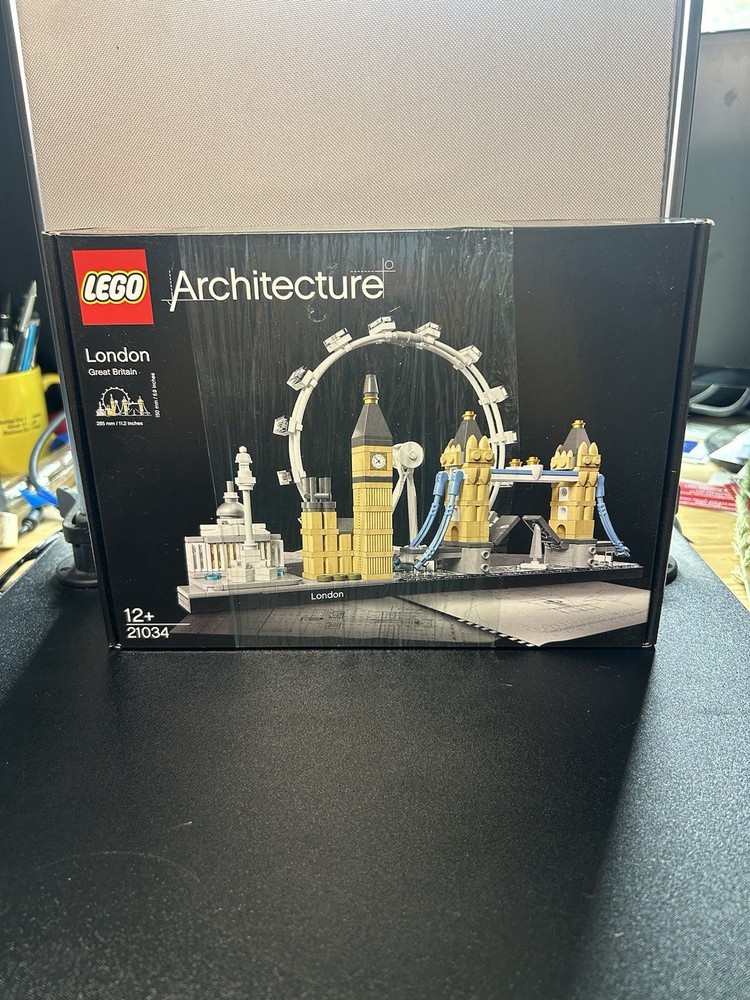 LEGO Architecture London Skyline Building Set 21034 with Big Ben and Tower Bridge