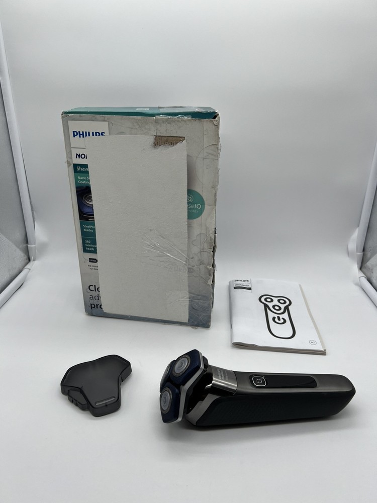 Philips Norelco 7200 Wet Dry Electric Shaver S7887 with Pop-Up Trimmer