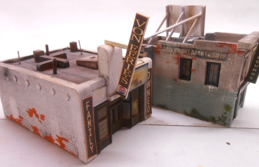 Downtown Deco HO Scale Building 2 Kit Lot Amazing Brick Detail Save $25!