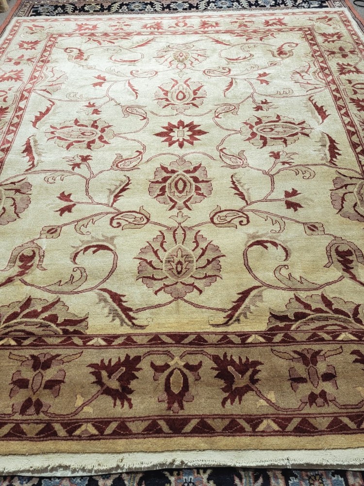 Traditional Oushak-Style Wool Rug 8 x 9 – Subtle Floral Design with Warm Tones