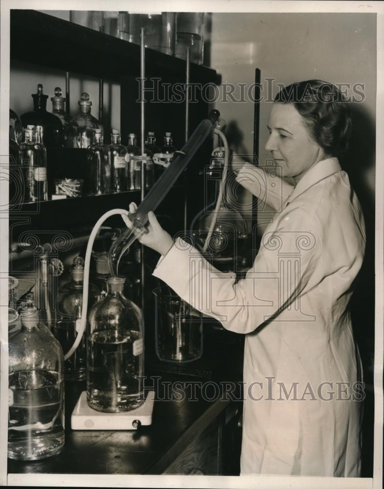 1940 Media Photo Dr Martha E Davis conducting experiments in California
