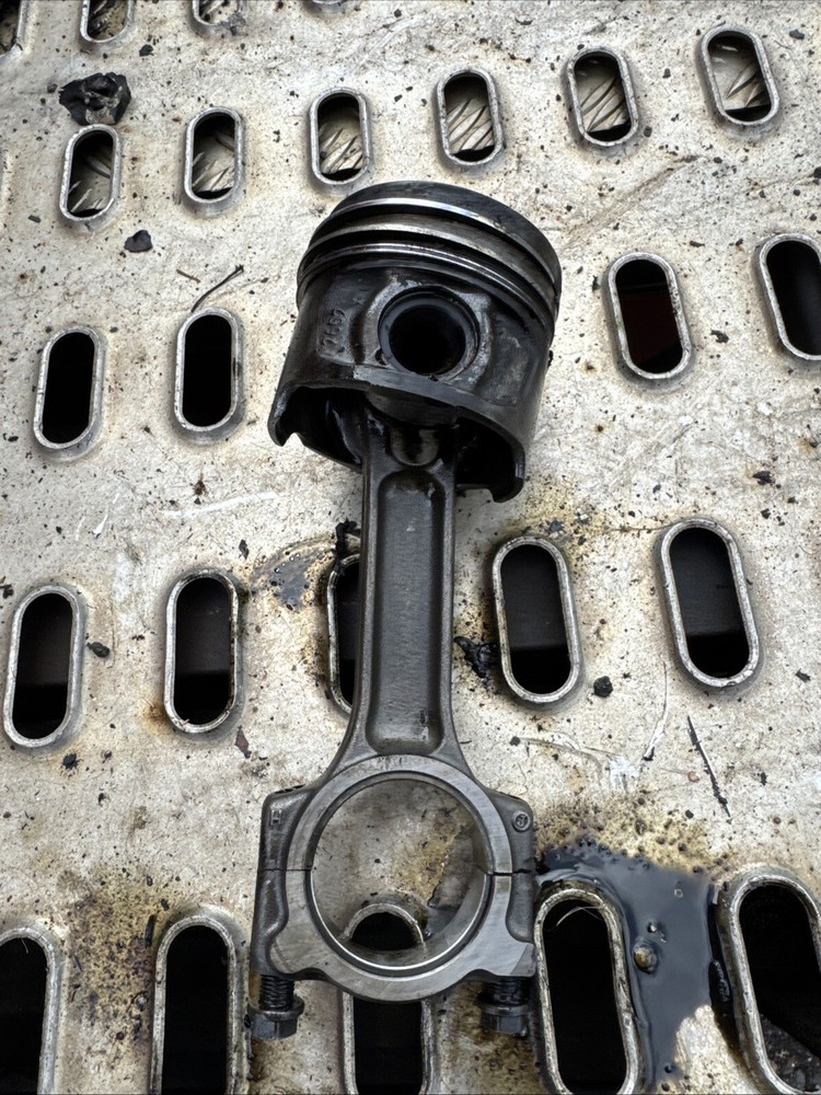 Nissan Qashqai 1.5 DCI Diesel Engine Piston & Connecting Rod J10 2010-2013