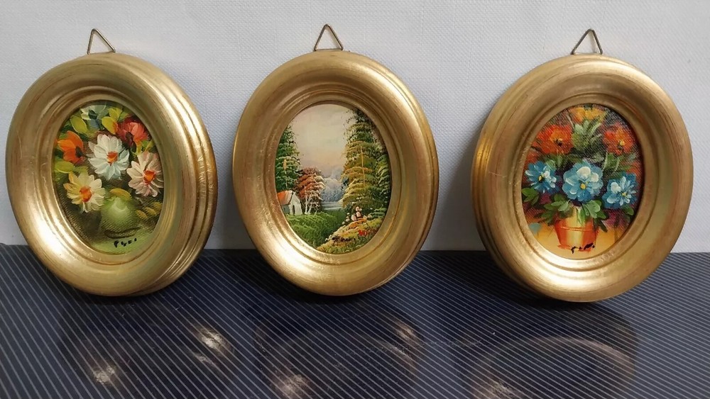 Hand-Painted Miniature Tris Canvas in Gold Leaf Wood Frame 11x13 cm