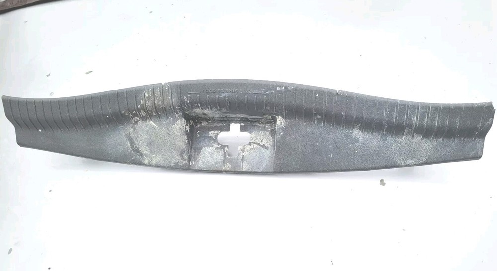 05-07 JEEP GRAND CHEROKEE SCUFF PLATE PANEL TAILGATE TRIM LIFTGATE MED SL GREY