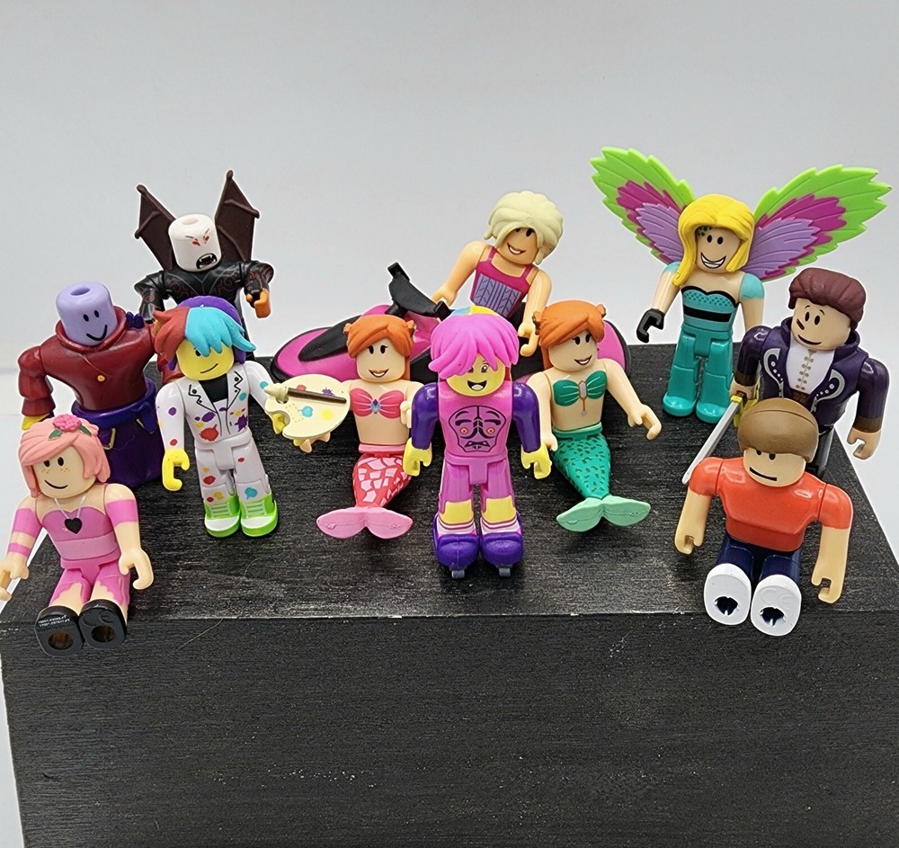 Roblox Toy Action Figures Boy & Girl Pieces Lot Of 11 Figures w/ 1 Jet Ski