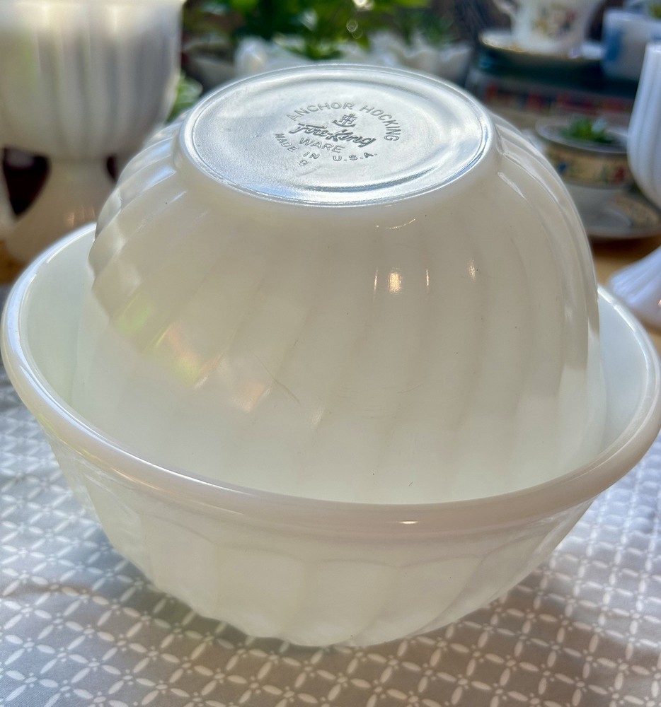 Vintage Fire King Milk Glass Mixing Bowls Set
