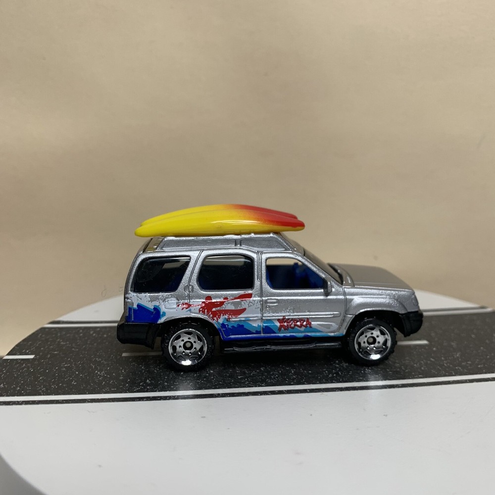 2001 Matchbox #32 Nissan Xterra SUV Silver w/Surfboards & Surfing Graphics NM