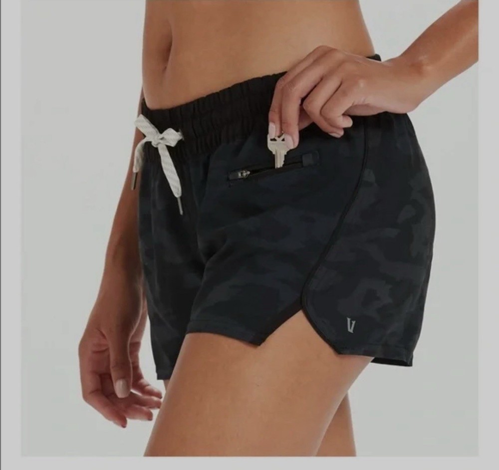 Women Vuori Clementine Performance Short Mid Rise Black Watercolor Camo Large
