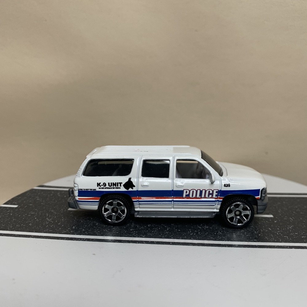 2010 Matchbox Chevy Suburban GMT800 White Police K9 Unit w/Trailer Hitch 1:64