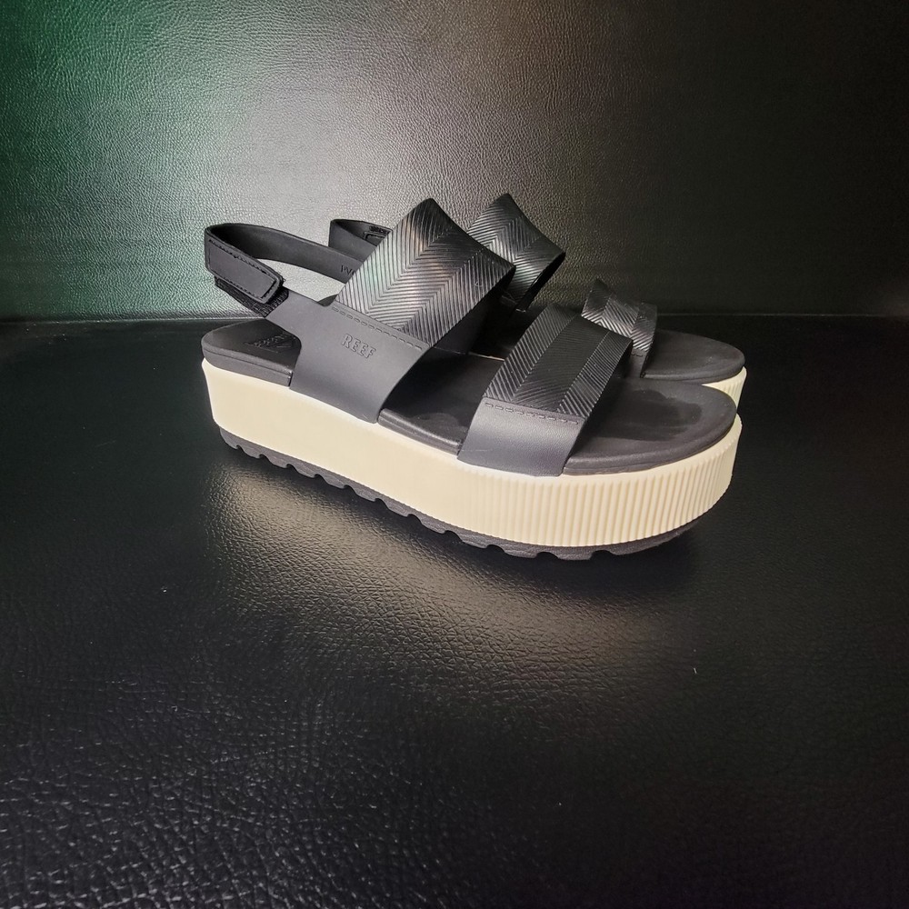 Reef Women's Water Vista Higher Sandles Size 11 Mint Worn Once***** Black And Cr