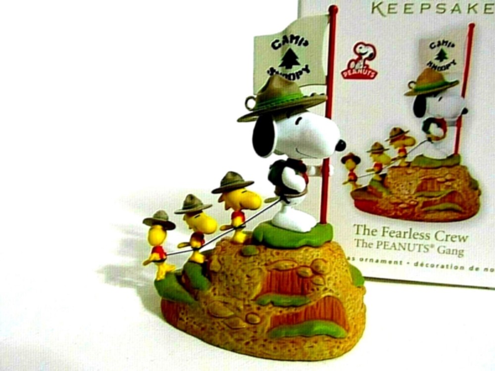 SNOOPY & CHARLIE BROWN HALLMARK CHRISTMAS ORNAMENT FIGURINE 2010