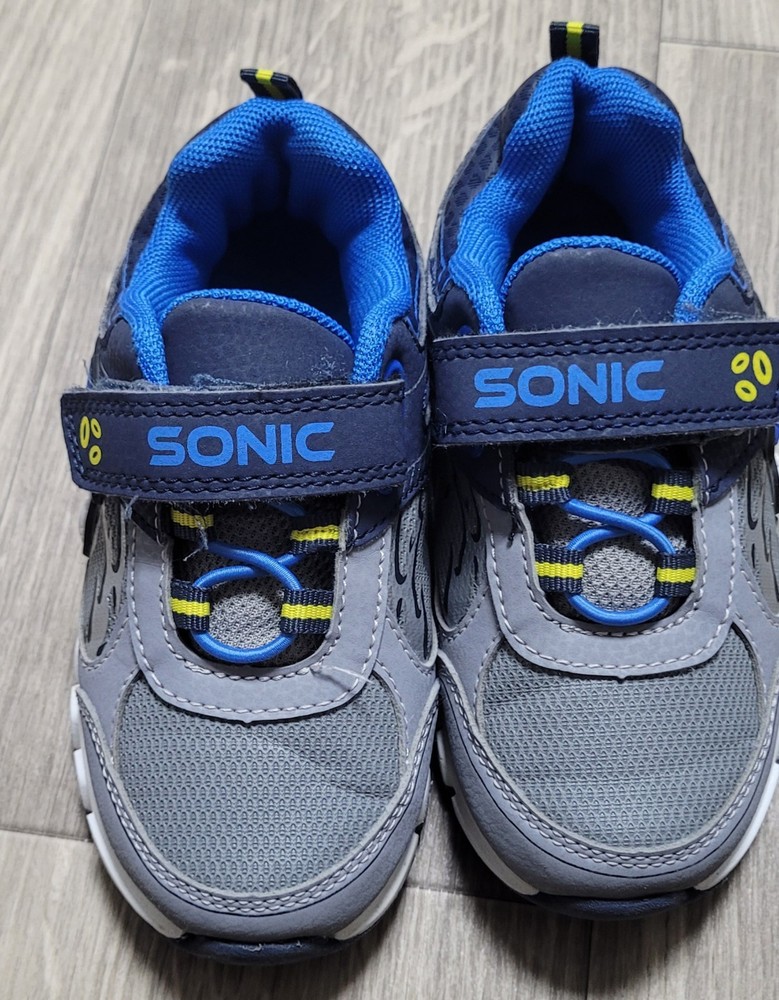 Children's sonic light up shoes size 10 used