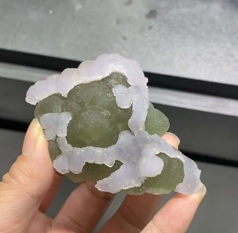 Natural green and purple fluorite coexisting in Henan Province