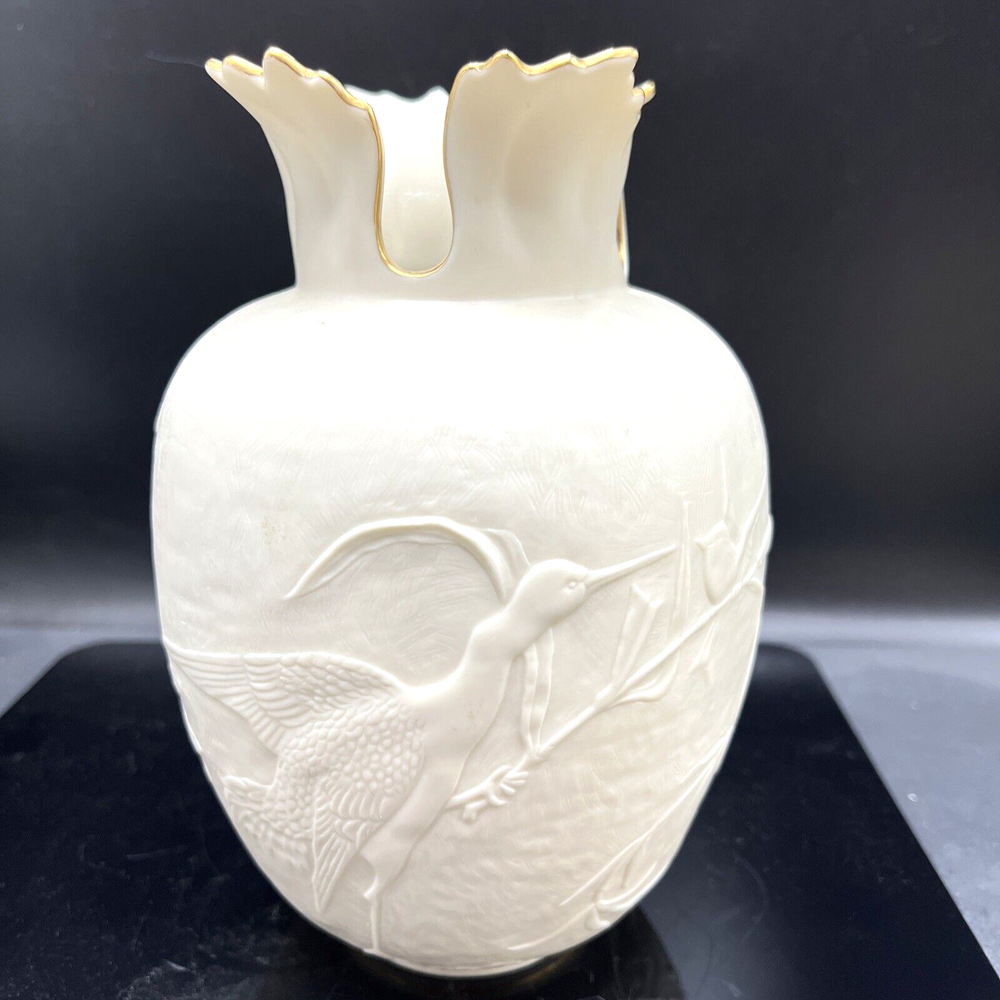 Lenox Heritage Collection Vase Bisque+24K Gold Scallop Rim Embossed Bird Motifs