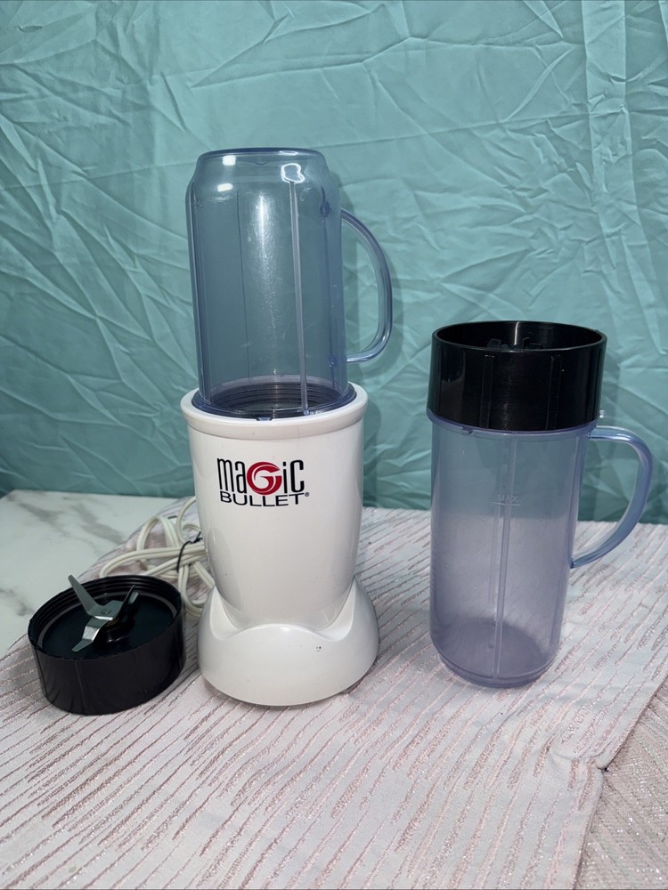 Magic Bullet model MB1001 B  with extras, countertop blender, grinder