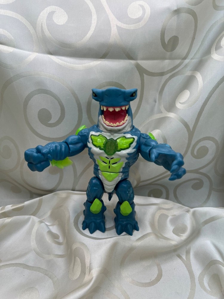 Beast Lab Shark Beast Action Figure Creator Experiment with Lights and Sounds