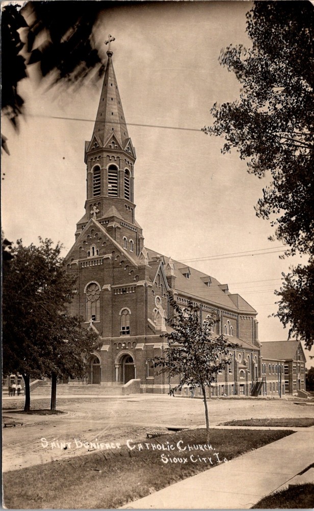Sioux City Iowa Historic St. Boniface Catholic Church 1911  RPPC Postcard  23447