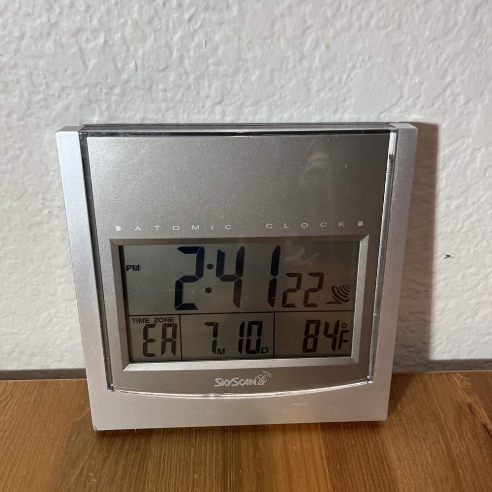 Vintage SkyScan Atomic Clock Large Digital Display Wall Hanging Automatic Works