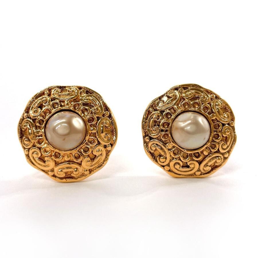 Vintage CHANEL Round Faux Pearl Gold Earrings With Box Authentic GP
