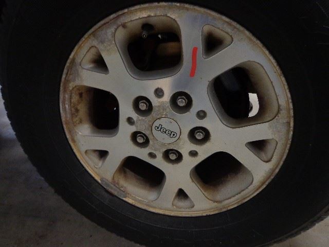 16x7 Aluminum Wheel with 5 Triangular Holes Fits 99-00 Grand Cherokee 2053971