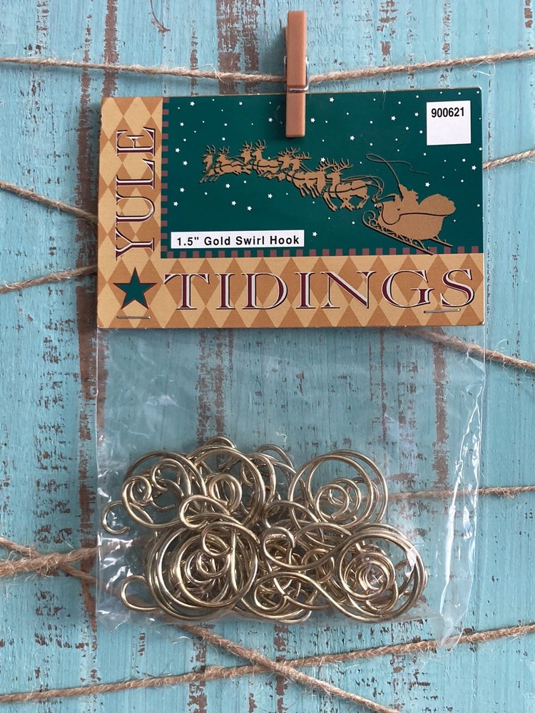 Gerson 1-1/2 Inch Gold Swirl Ornament Hooks 24-Pack 376290