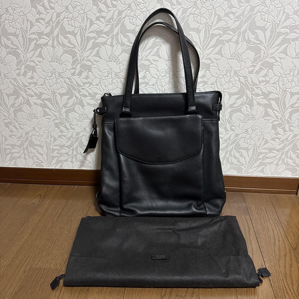 Tumi 2-Way Tote Bag Model 435085 Stylish & Functional
